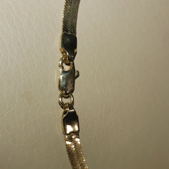 Vintage Gold Tone Diamond Cut Herringbone Necklace Lobster Clasp 16 inches - Picture 8 of 10